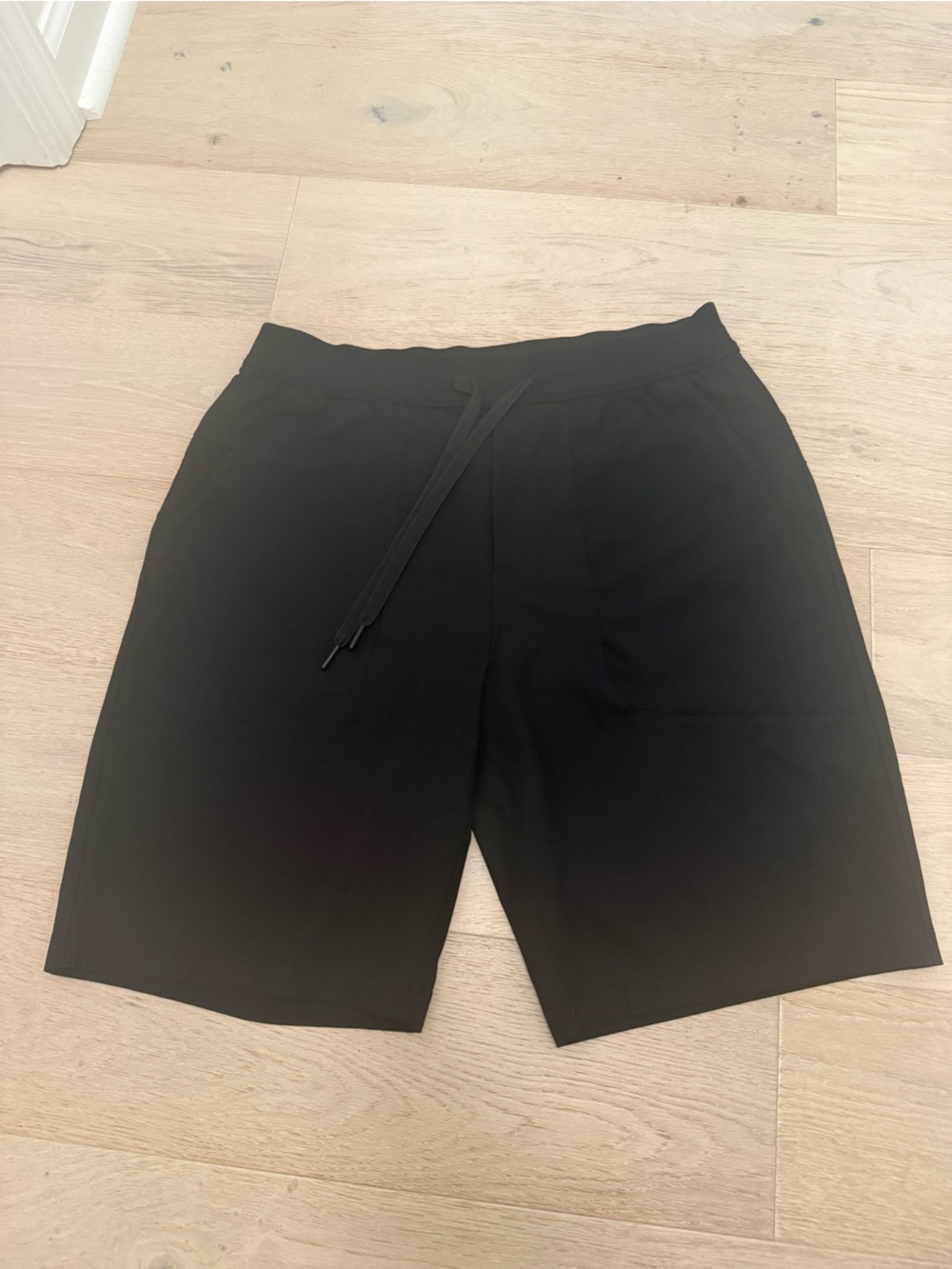 Lululemon Men Black Shorts Size Large with Adjustable Waist